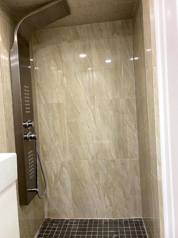 Entire Basement With 3 Bedrooms Niagara Falls Ngoại thất bức ảnh