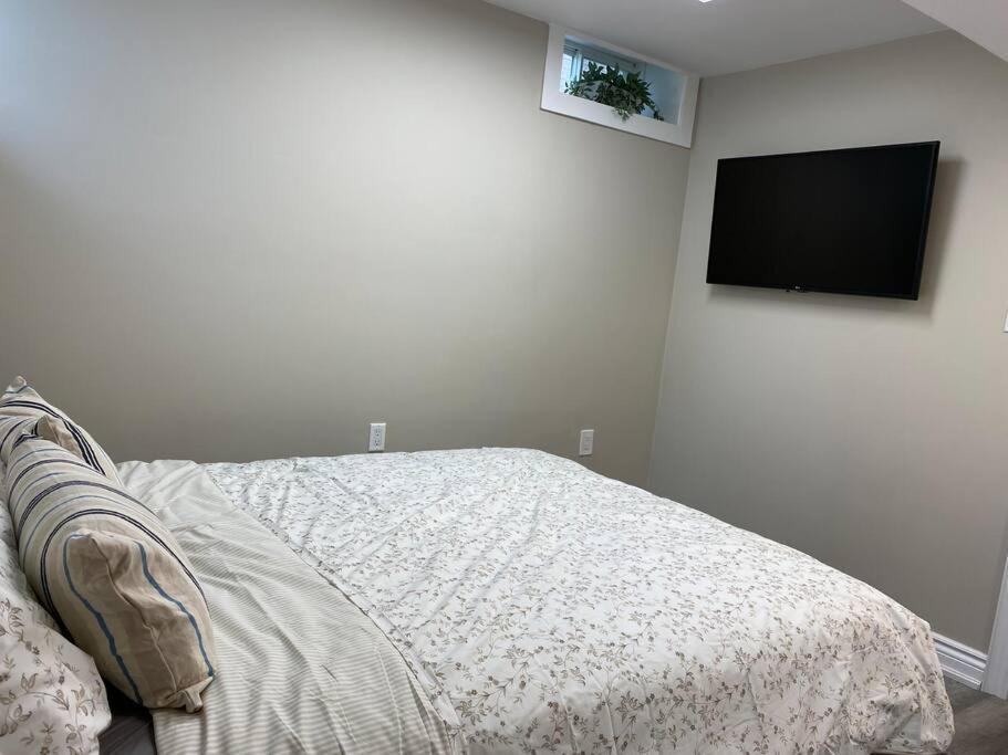 Entire Basement With 3 Bedrooms Niagara Falls Ngoại thất bức ảnh