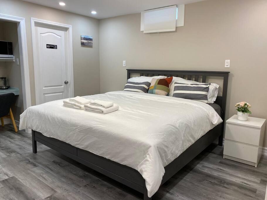 Entire Basement With 3 Bedrooms Niagara Falls Ngoại thất bức ảnh